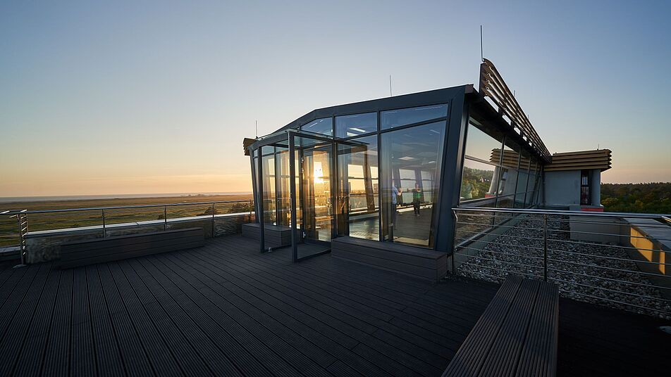 Panoramaraum Strandklinik St. Peter-Ording in der Dämmerung